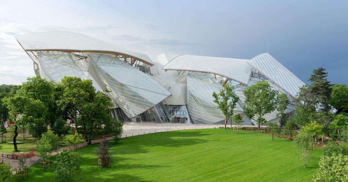 With the pandemic and the various confinements, the LVMH cultural and  leisure complex in Bois de Boulogne is closed. The Louis Vuitton  Foundation, contemporary art center and the Jardin d'Acclimatation await the